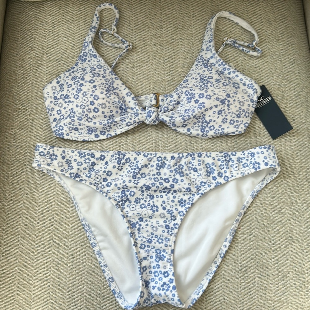 Hollister 3 piece bikini set. 2 tops, one bottom. Size Small